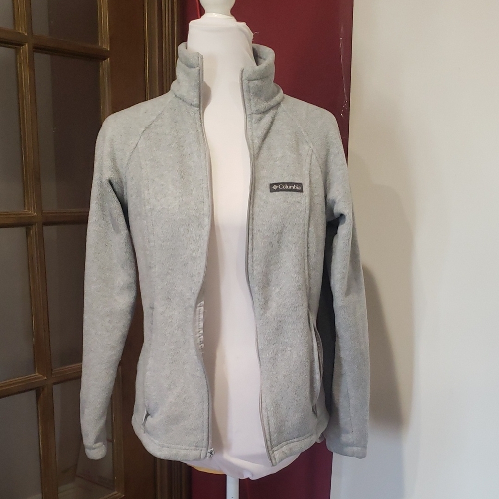 Columbia Women's Light Gray Zip Up Jacket